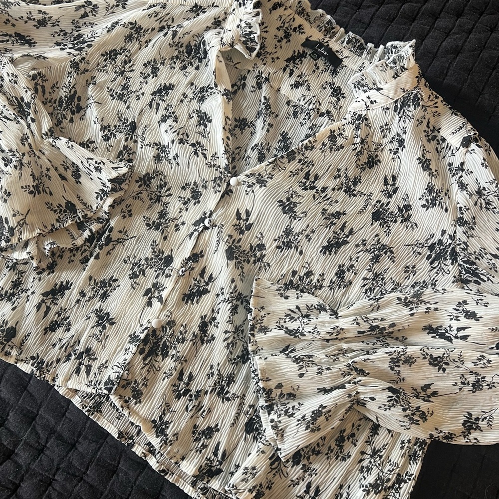 Lulu's Black and White Floral Blouse